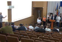 Photo of video | Îmbrânceli între consilieri la CMC. Câțiva locuitori din Floreni cer ca satul ajungă sub administrația capitalei