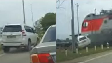 Photo of video | Momentul în care un Land Cruiser e spulberat de tren. Două persoane au murit, iar una e în stare gravă