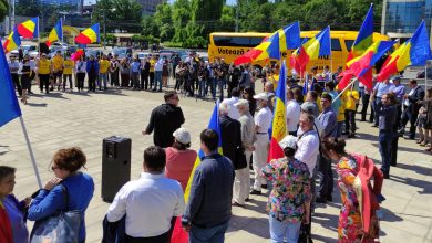 Photo of video | AUR s-a lansat în campania electorală lângă monumentul dedicat victimelor deportărilor. Formațiunea a dat start Caravanei Unirii