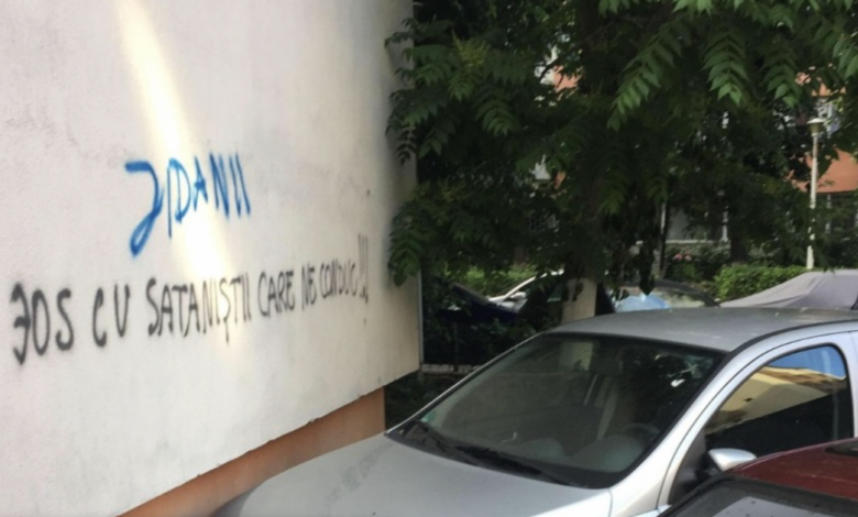 Photo of Mesaje antisemite pe blocurile din București: „Jidanii. Jos cu sataniștii care ne conduc!”. Fenomenul a explodat în Europa,  în ultimul an