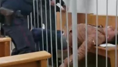 Photo of video | Un deținut politic al regimului Lukașenko a încercat să se sinucidă în sala de judecată