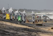 Photo of Catastrofă de mediu de proporții istorice în Sri Lanka: O navă cu substanțe chimice continuă să ardă de 11 zile