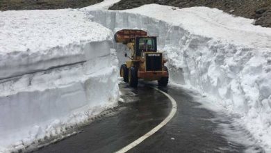 Photo of video | Iarna nu vrea să plece din Transfăgărășan. În ajun de deschidere a sezonului, stratul de zăpadă depășește opt metri