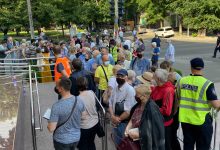 Photo of Sute de oameni, în rând la Palatul Republicii pentru a se imuniza. Igor Dodon, prezent la maratonul de vaccinare