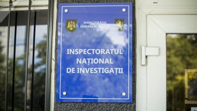 Photo of Ar fi șantajat un bărbat că îi vor intenta dosar penal, cerând 500 de euro. Doi ofițeri ai Inspectoratului Național de Investigație, reținuți