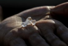 Photo of foto | Goană după diamante într-un sat sud-african: „Voi putea să cumpăr o mașină, o casă și să-mi dau copiii la o școală privată”