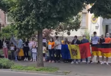 Photo of video | „Nu ne ignorați”. Zeci de moldoveni au protestat duminică la Consulatul de la Frankfurt