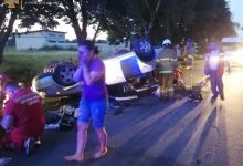 Photo of foto | Un Volkswagen cu șapte copii în portbagaj s-a răsturnat. În vehicul se aflau 17 persoane