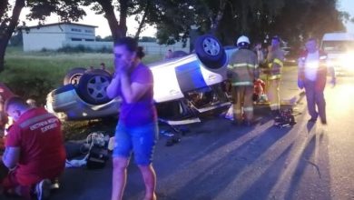 Photo of foto | Un Volkswagen cu șapte copii în portbagaj s-a răsturnat. În vehicul se aflau 17 persoane