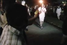 Photo of video | Arestată după ce… a vrut să stingă flacăra olimpică cu un pistol de apă. Motivul gestului unei nipone