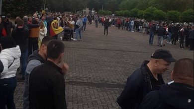 Photo of foto | Din nou rânduri la Frankfurt! Alegătorii s-au adunat în fața unei secții cu mai bine de o oră înainte de deschidere