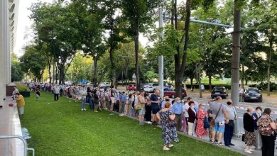 Photo of Coadă la vaccinare: Zeci de oameni au venit la Palatul Republicii să se imunizeze cu a doua doză de Sputnik V