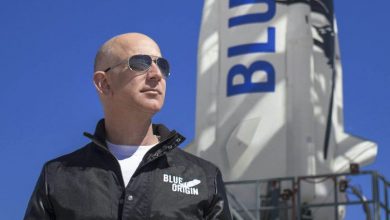 Photo of Două donații de 100 de milioane de dolari pentru un jurnalist și un bucătar. Anunțul lui Bezos după revenirea din spațiu