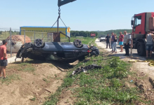 Photo of foto | La un pas de tragedie. BMW, făcut zob după ce a ajuns într-un șanț