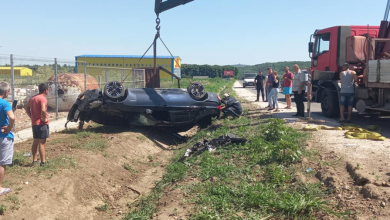 Photo of foto | La un pas de tragedie. BMW, făcut zob după ce a ajuns într-un șanț