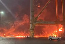 Photo of foto, video | Explozie uriașă în Dubai: Deflagrația s-ar fi produs pe un petrolier și a fost văzută din spațiu