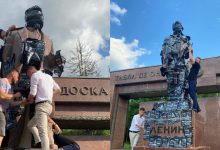 Photo of Monumentul lui Lenin, „îmbrăcat” în straie negre. AUR l-a învelit în zeci de „kulioace”