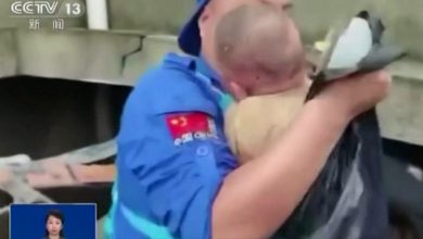 Photo of video | China: O mamă a murit după ce și-a salvat bebelușul de o alunecare de teren provocată de inundații