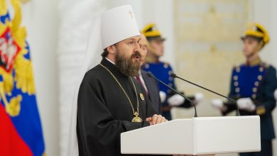 Photo of Rusia: „Vaccinaţi-vă sau căiţi-vă”. Biserica Ortodoxă îi numește „păcătoși” pe cei care refuză să se vaccineze împotriva coronavirusului