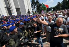 Photo of Ucraina: Polițiștii pensionari au luat cu asalt parlamentul de la Kiev, cerând mărirea pensiilor