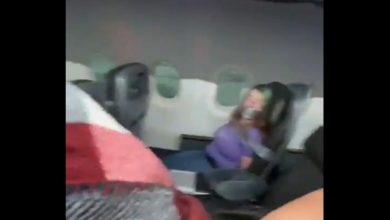 Photo of Femeie lipită cu bandă adezivă într-un avion American Airlines. Cum explică compania cele întâmplate