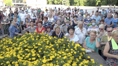 Photo of video | „Renato, te așteptăm!”: Mai mulți oameni, din nou, în stradă la Bălți. Protestează împotriva demisiei lui Usatîi
