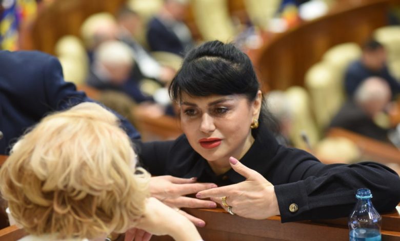 Photo of Percheziții la fosta deputată socialistă Alla Dolință. Procurorii anticorupție au descins în această dimineață