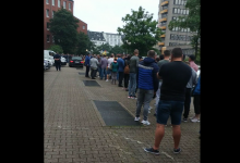 Photo of video | Sute de moldoveni așteaptă să voteze la Dusseldorf. În zonă răsună muzica lui Ion și Doina Aldea Teodorovici