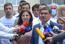 Photo of video | Igor Grosu, la vot cu soția și colegii de partid: Cât de frumos e să vezi oameni, la cinci dimineața, care așteptau civilizat să voteze