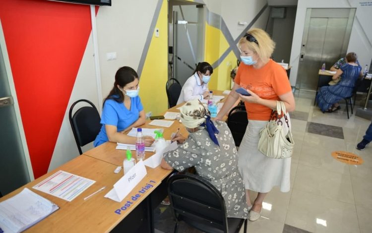 Photo of Maratonul de vaccinare a cadrelor didactice continuă. Câte persoane au fost imunizate în prima zi