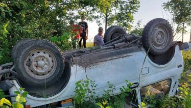 Photo of Sîngerei: Un cuplu a ajuns la spital după ce mașina în care se afla s-a răsturnat și a ajuns în sanț