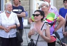 Photo of Bălți: „Îl iubim și îl prețuim” sau „Renato, întoarce-te”: Mai mulți oameni protestează, după ce Usatîi și-a anunțat demisia din funcția de primar