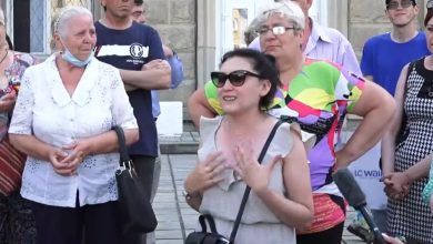 Photo of Bălți: „Îl iubim și îl prețuim” sau „Renato, întoarce-te”: Mai mulți oameni protestează, după ce Usatîi și-a anunțat demisia din funcția de primar