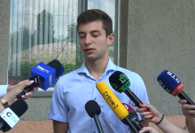 Photo of video | Fiul lui Dodon, luat la întrebări la secția de votare: „Vlăduț, hai. Fetele astea știi ce-s de provocatoare?”