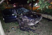 Photo of foto | Șoferul unui BMW a ajuns în reanimare după ce și-a făcut mașina zob, izbindu-se de un gard
