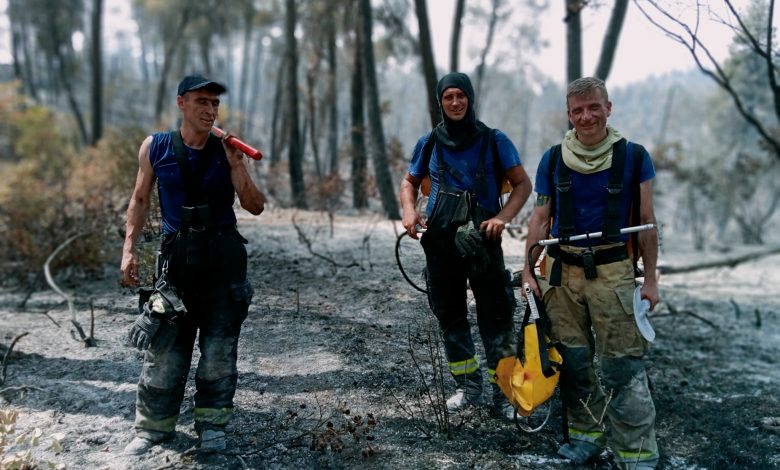 Photo of foto, video | Traseul pompierilor moldoveni prin pădurile în flăcări din Grecia. Elenii pun mâna la inimă și aduc apă rece pentru a mulțumi