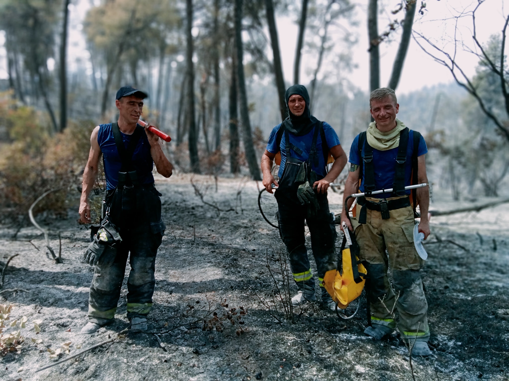 Photo of foto, video | Traseul pompierilor moldoveni prin pădurile în flăcări din Grecia. Elenii pun mâna la inimă și aduc apă rece pentru a mulțumi