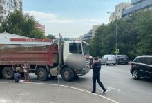 Photo of O bătrână a decedat după ce a fost lovită de Kamaz. Femeia se deplasa neregulamentar pe marginea carosabilului