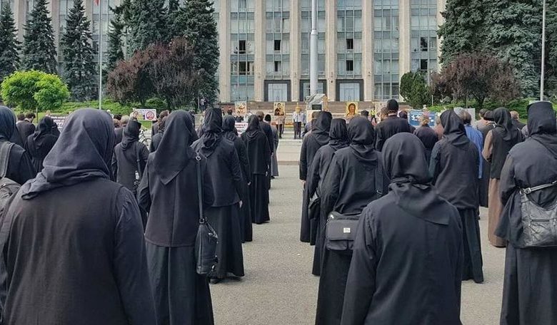 Photo of video | „Binele impus se cheamă abuz”: Protest în PMAN împotriva vaccinării anti-COVID-19