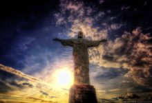 Photo of Doi turiști, arestați după ce s-au urcat în vârful statuii Hristos Mântuitorul din Rio de Janeiro pentru a vedea răsăritul