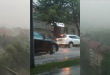 Photo of video | Furtuna a transformat din nou străzile capitalei în râuri. Pe mai multe artere se circulă cu dificultate