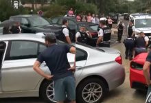 Photo of video | Internat la psihiatrie după ce a participat la o cursă stradală. Mai multe mașini, avariate chiar sub nasul Poliției