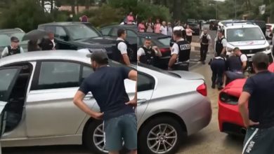 Photo of video | Internat la psihiatrie după ce a participat la o cursă stradală. Mai multe mașini, avariate chiar sub nasul Poliției