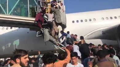 Photo of Mărturii din avionul care a decolat de la Kabul cu 650 de persoane la bord: Părinții țineau bebelușii deasupra capului ca să nu fie călcați