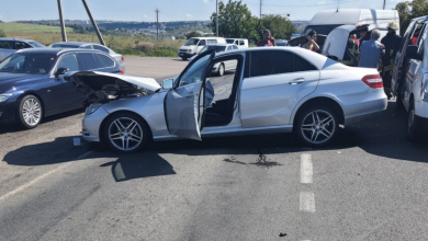 Photo of foto | Două Mercedesuri s-au ciocnit la Ialoveni: Doi bărbați au ajuns la spital