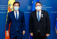 Photo of Ambasadorul UE la Chișinău, Peter Michalko, a fost decorat cu medalia „Meritul diplomatic”, clasa întâi