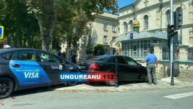 Photo of update, foto | Accident la poarta bisericii. Un taximetrist s-a tamponat într-un Mercedes