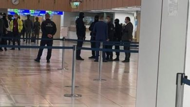 Photo of Călătorii, întâmpinați și petrecuți de mascați: Ofițerii CNA și SIS au descins la Aeroportul Internațional Chișinău