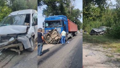 Photo of foto | Accident violent cu trei mașini și un TIR: Două copile au fost transportate la spital, iar vehiculele s-au făcut morman de fiare