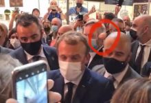 Photo of video | Momentul în care Emmanuel Macron este lovit cu un ou de un protestatar. Suspectul a fost arestat